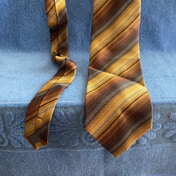 🏈 Velezio necktie possible NFL link - Picture 1 of 4
